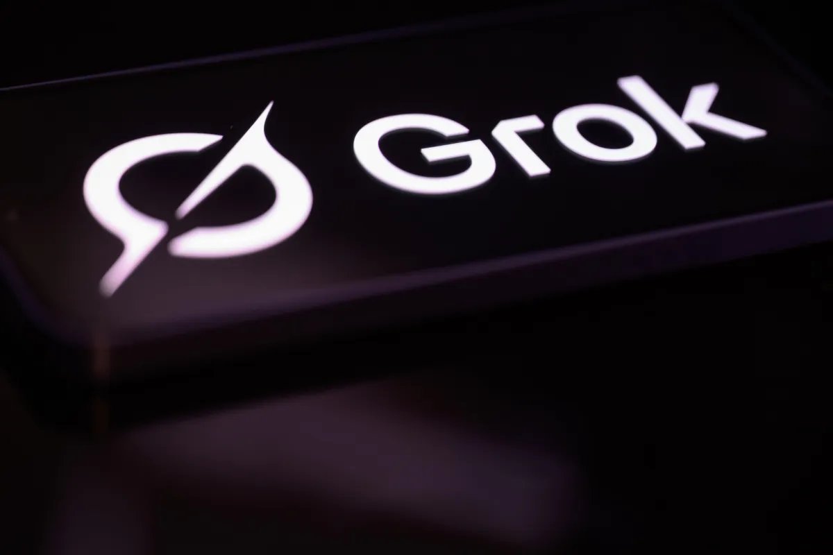 한 여성은 양아버지가 Grok을 이용해 어린 시절 사진을 노골적인 이미지로 변환했다고 주장합니다.